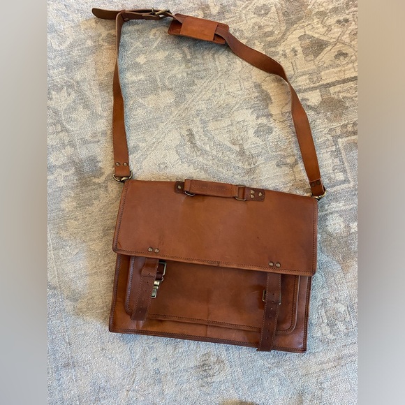 Leather messenger bag - Picture 2 of 10